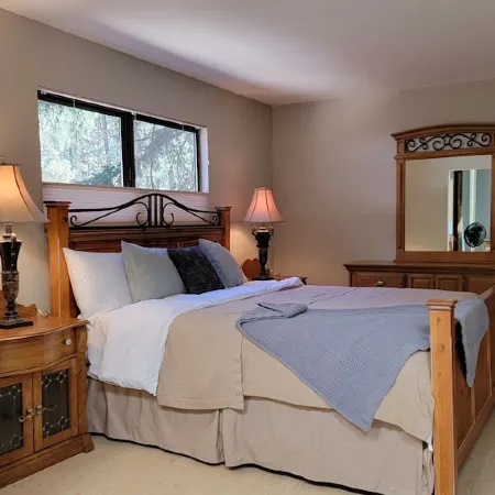 Plumas Pines 2/2 + bonus room- Fireplace-Spa Tub - Remote Work- Weekly Discount