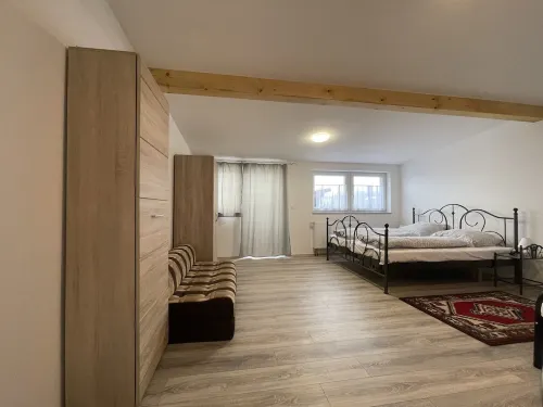 8P-Modern and newly renovated spacious apartment on two levels