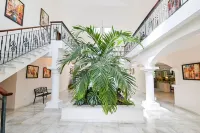 Queen Bee Villa Electricity and maid service included