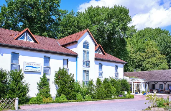 卡米納湖濱酒店