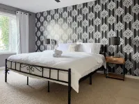 Beautiful Home - 3BR w/Office Hotels near Royal Oak Centre