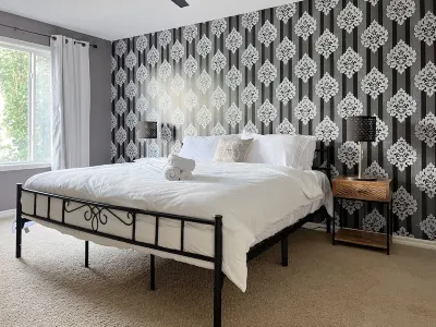 Beautiful Home - 3BR w/Office Hotels near SB Crowfoot CTrain Station
