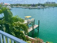 Luxury 2/2 Sleeps 6. Grand Bahama Condo w/ POOL, Boat Dock plus close to BEACH!