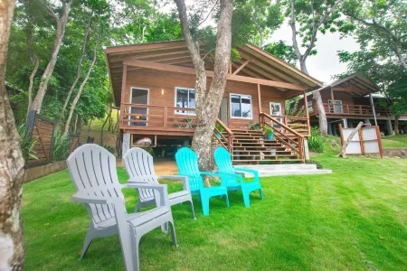 Beachfront Casita with Spectacular Ocean views in Roatan!