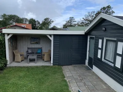 4 Pers. Detached House with Sunny Garden Close to the Sea and Beach. Hotels in 