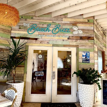 The Lost Crab at Sapphire - End Unit. Newly  Renovated. Easy Access to Beach