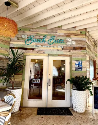 The Lost Crab at Sapphire - End Unit. Newly  Renovated. Easy Access to Beach