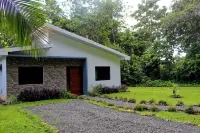 Luxury Retreat with Private Jacuzzi & High-Speed WiFi in La Fortuna! Hotels in San Carlos