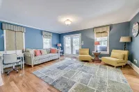 Southampton Home with Heated Pool,6 minutes from beach’s