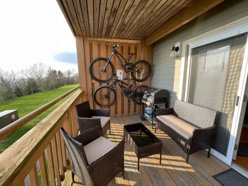 3bd/2ba Summit Condo Close to Village and on shuttle route.