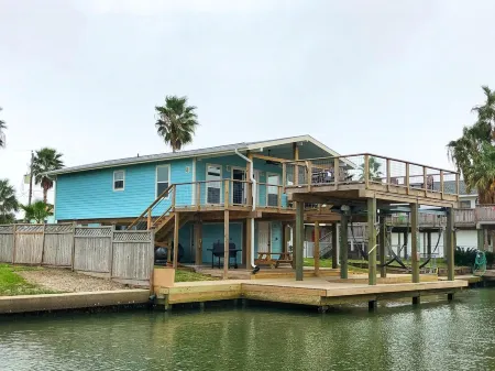 Palm Breeze Canal Home with Kayaks & Bicycles - Sleeps 6 STR25-000199