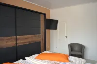 Holiday home in a quiet location in the center of Nordseebad Tossens Hotels in Tossens