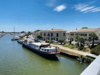 House with swimming pool at the foot of the ramparts / House with swimming pool Hotels in Aigues-Mortes