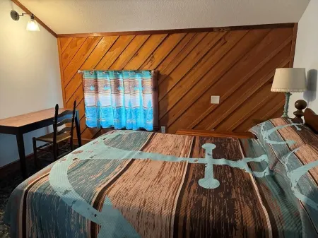 Max's Place Next to landings, Boat parking, quiet and relaxing