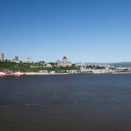 Grandiose!, Ground floor, 3 Bedrooms! Vue Chateau!!! Renovated, Air-conditioned, Free parking