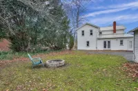 Cozy home with office walking distance to beach