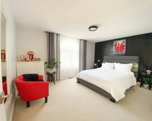 6BR • Sleeps 12 • Stocked Kitchen • 10-Min Stroll to Lake Huron Hotels in Sarnia