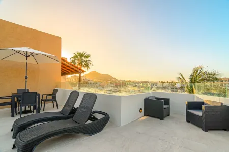 Marina Cabo Plaza - Studio Condo (Marina View) in Cabo San Lucas Отели рядом с достопримечательностью «Los Cabos Whale Shark»