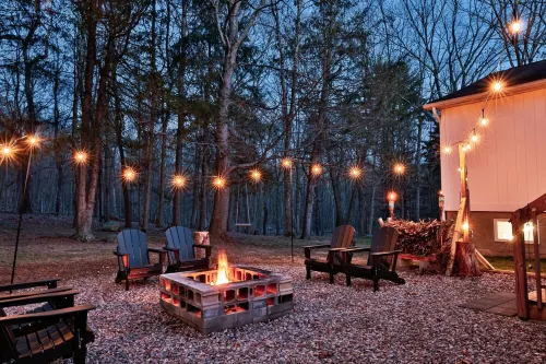 Newly Renovated getaway, w/firepit, close to Skiing, Hiking, Golfing