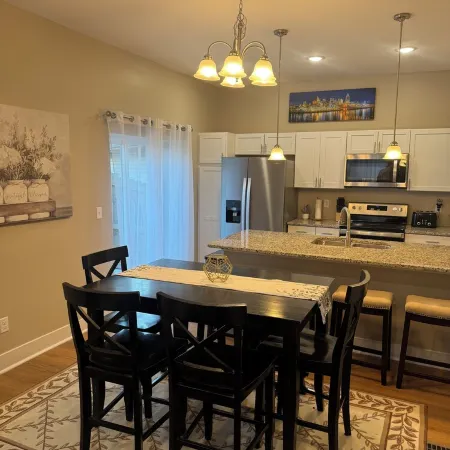 Love the Cov- Spacious 4-bedroom house in charming Covington with WiFi, AC