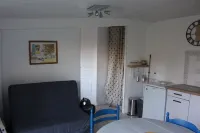 Studio 26m2 private garden 100m2 village center