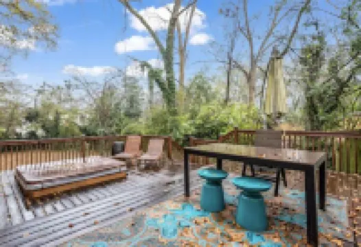 Southern Comfort Bungalow 15 Mins to Downtown+ Parking