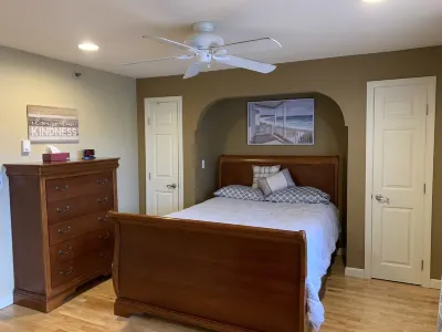 Ocean view condo - 5 minute walk to Old Orchard Beach