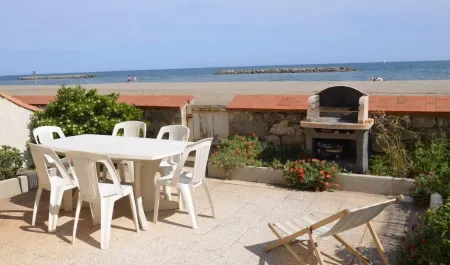 Beach house facing the sea