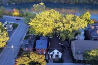 Bright 3BDRM 1 min. from the Falls w/ Free Parking