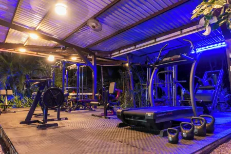 New Pavones Beach Resort, Yoga Deck, Pickleball Court, Pool, Gym, & Ice Plunge Отели в г. Павонес