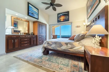 Beautiful waterfront one bedroom condo with great views of the Sea of Cortez