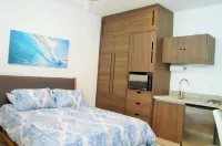 Exquisite Penthouse Condo Pool,  Beach , Jacuzzi , Lagoon , Golf, great location