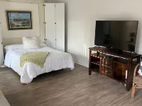 FUN Resort Studio Condo Close to Pool, Golf, Tennis, and Beach Hotels in Edisto Beach