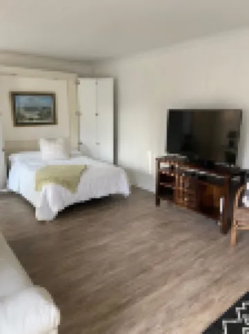 FUN Resort Studio Condo Close to Pool, Golf, Tennis, and Beach