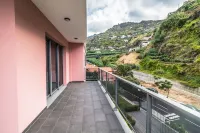 Luxury house, Fully equipped, Private parking, Good access roads. Hotels in Ponta do Sol