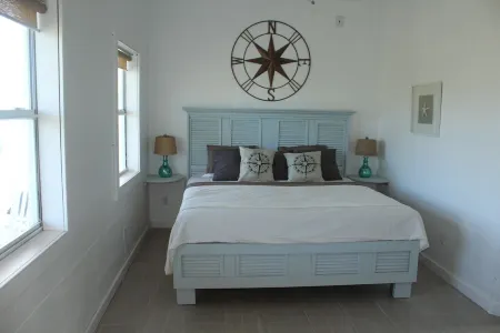 Trade Winds - Oceanview, Private Pool, Short Walk To Pink Sand Beach, Central.