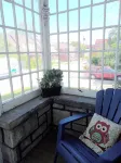 Charming 1-Bedroom Retreat with Central Air – Prime Location
