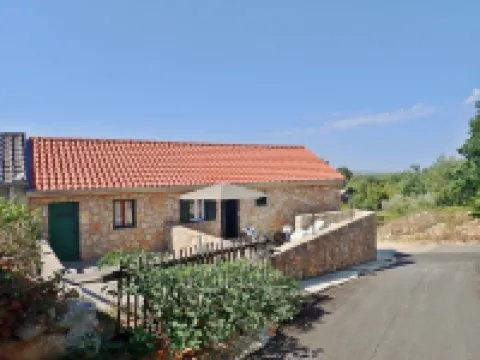 Mareta apartment with free wifi in a stone house