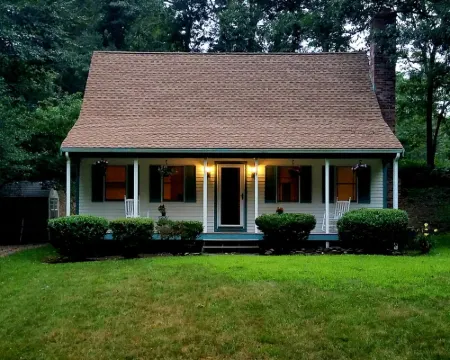 Beautiful Cape Home Steps to Santuit Pond /Boating, Swimming, Fishing Hotels in Mashpee