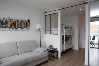 DIRECT ACCESS TO SEA AND POOL, COMPLETELY REFURBISHED IN 2019