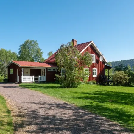 Idyllic Swedish house with lake view and 350 m private shoreline