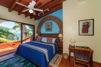 Beachside Casita, new and secure in lovely, quiet north side neighborhood.