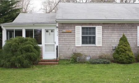 Cottage near bay beach- 1 Bd/1Ba