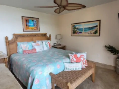 Prime Oceanfront, Remodeled St. Thomas 2BR/2BA Condo-Poolside, W/D, & Dining Hotels in Southside