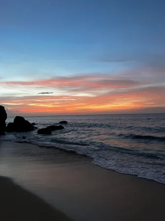 Modern Condo w/ Panoramic Views Walking Distance Between Grand Anse & BBC Beach Отели рядом с достопримечательностью «Гранд Анс Бич»