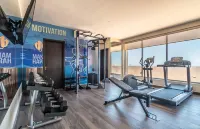 3BR Condo w/ Iconic Arch Views, Pool & 5 min -Town