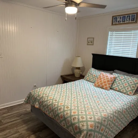 Cute Beach cottage only minutes from the beach!