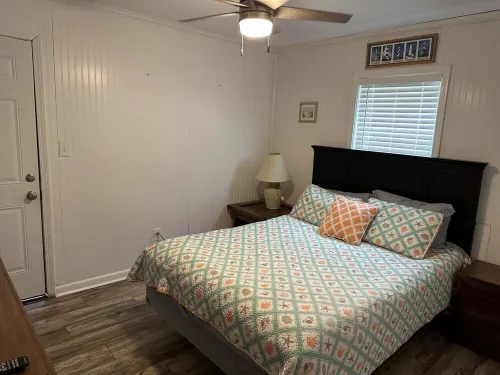Cute Beach cottage only minutes from the beach!