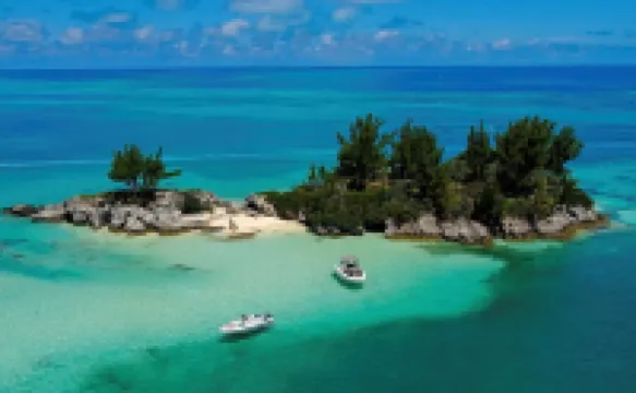 Dreamy studio 30 seconds from the beach, includes kayak and bicycles! Hotels in Sandys