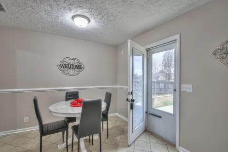 Windemere- Location! Cul-de-sac near I24. Fenced Отели рядом с достопримечательностью «Парк Барфилд Кресент»